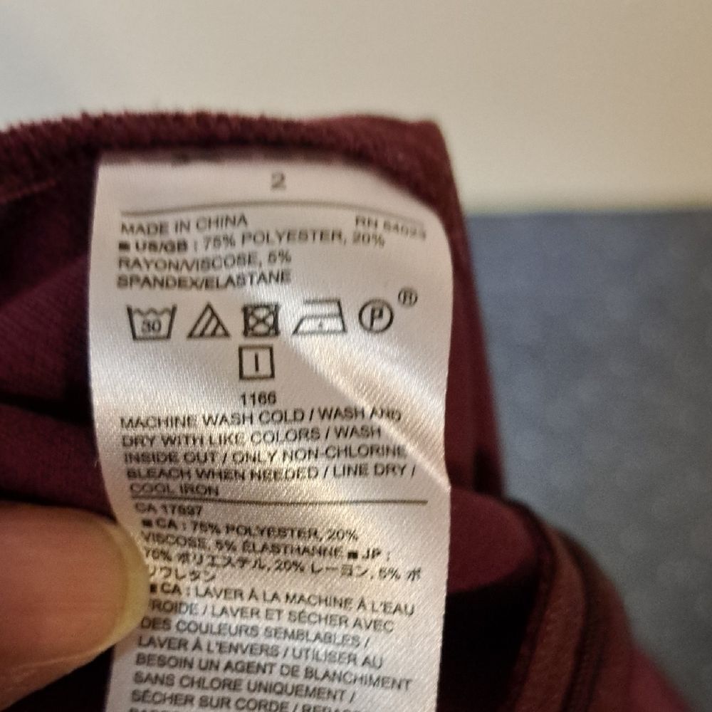 Banana Republic Women's Burgundy Skirt size 2 - Picture 6 of 6